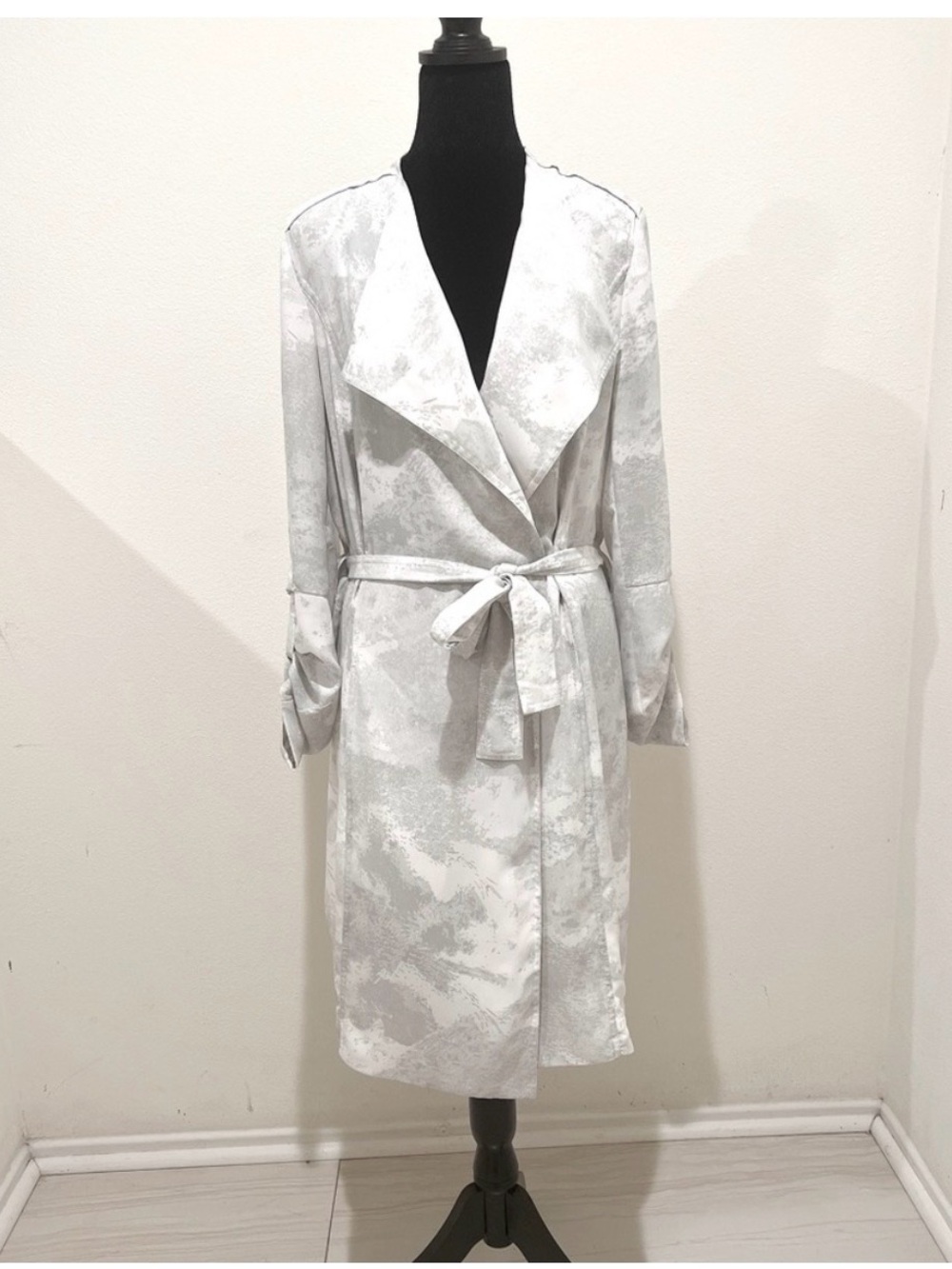 Aritzia Babaton Quincey Flowy Trench Coat in Espace Gray Size Small